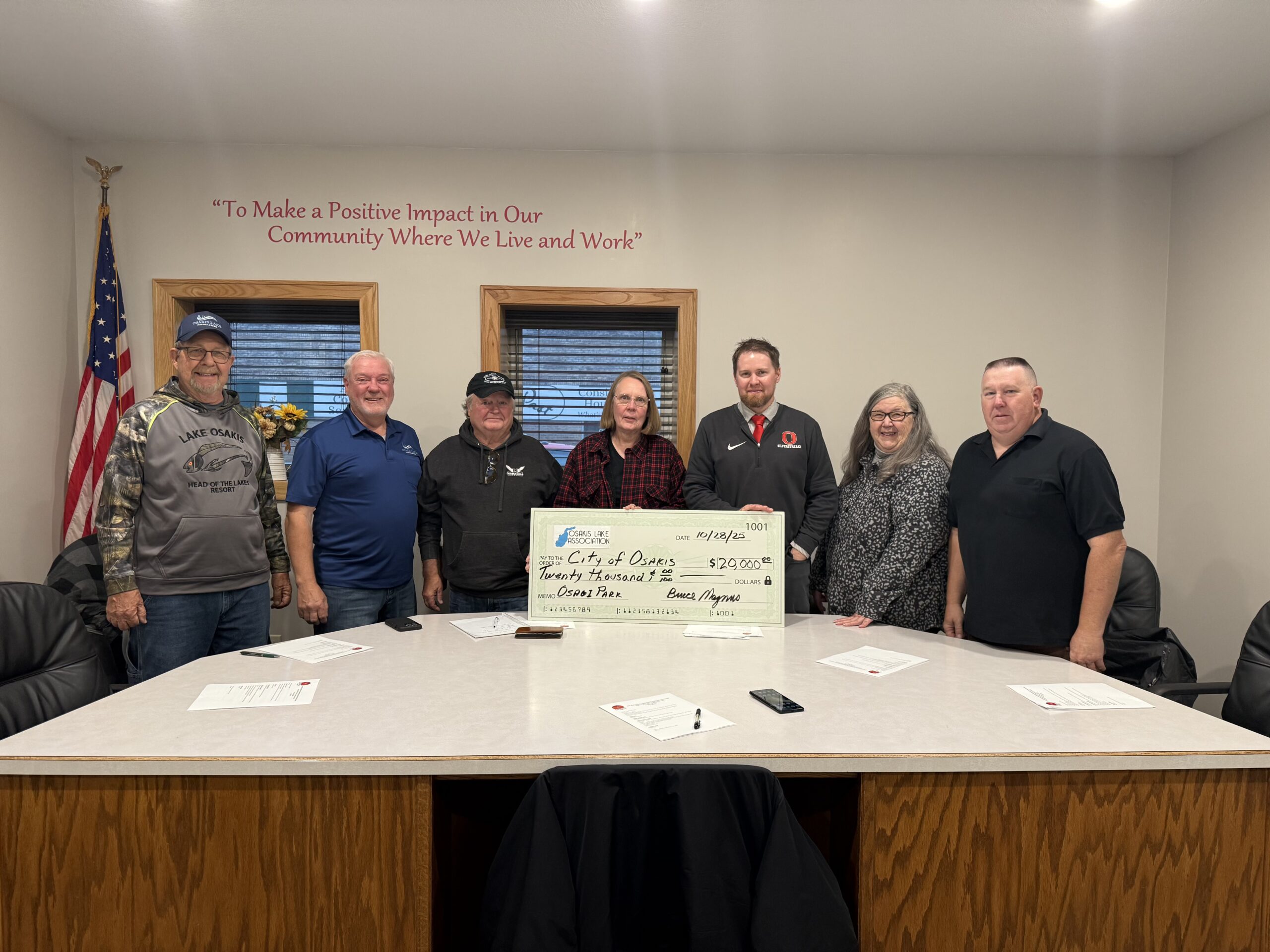 Park Donation Osakis Lake Association makes a $20,000 contribution to the Park Osagi improvement project. Left to Right: Dave Meyer (Osakis Lake Association,) Bruce Magnus (Osakis Lake Association President,) Al Neuman, Sharon Fredrickson, Justin Dahlheimer, Judy Devoric, and Al Larson.